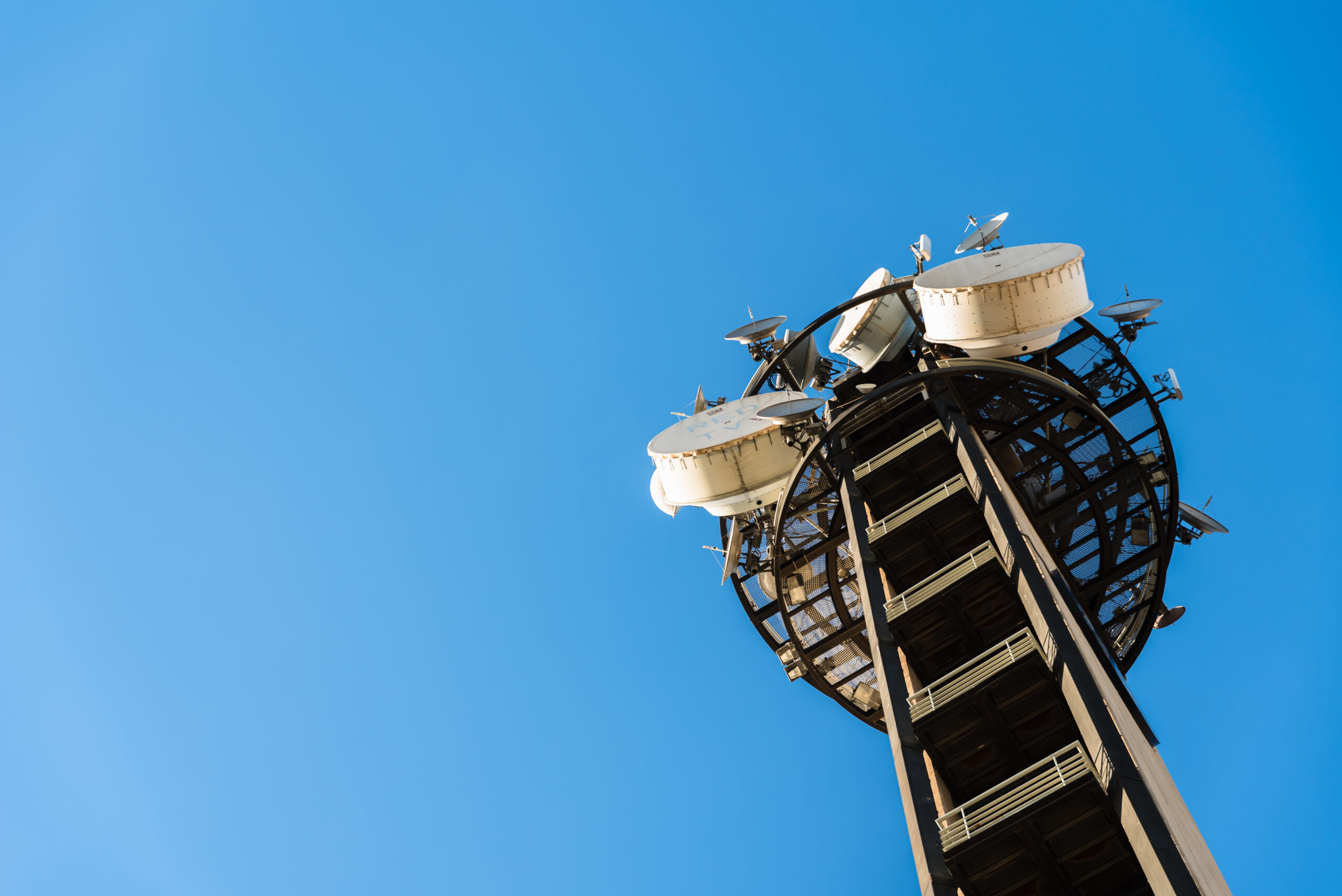 Cell Tower Title Searches: Overcoming Complexities with Expert Guidance